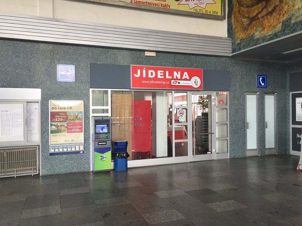 Na místě původní nádražní restaurace vyrostla na Nádraží Libeň jídelna.