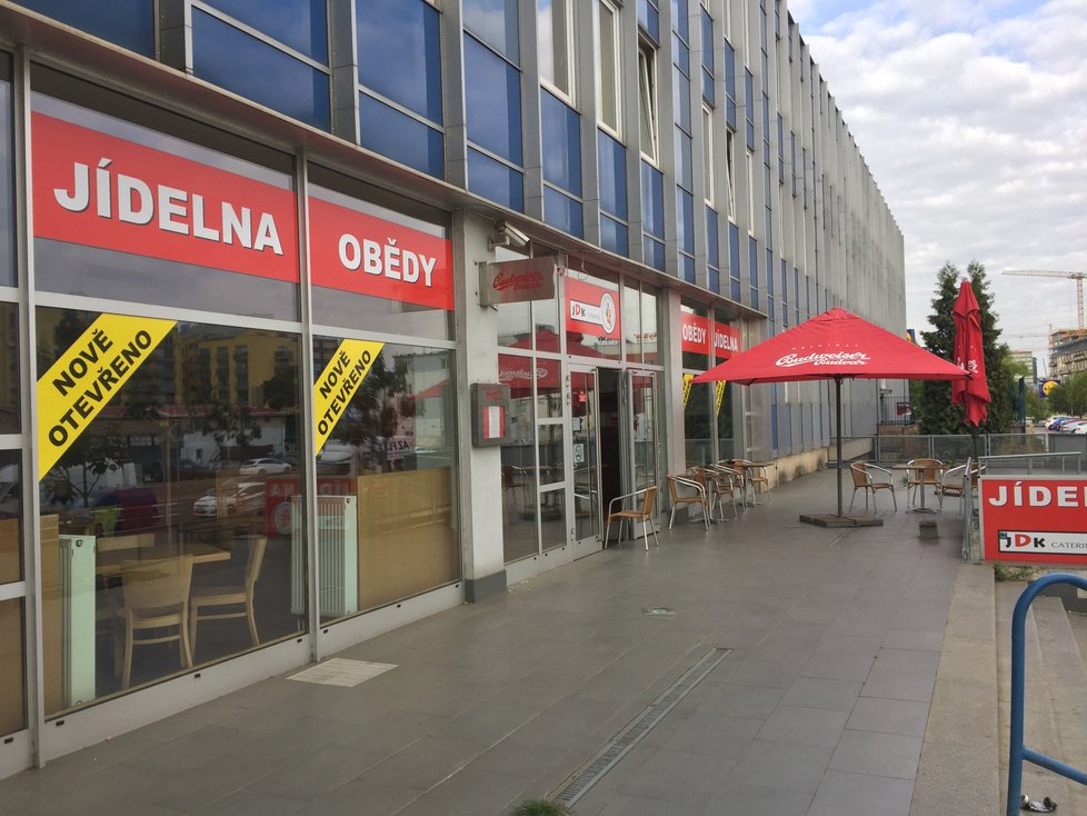 Na místě původní nádražní restaurace vyrostla na Nádraží Libeň jídelna.