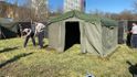 Armáda v pražské Troji postavila na jaře stanové městečko pro bezdomovce.