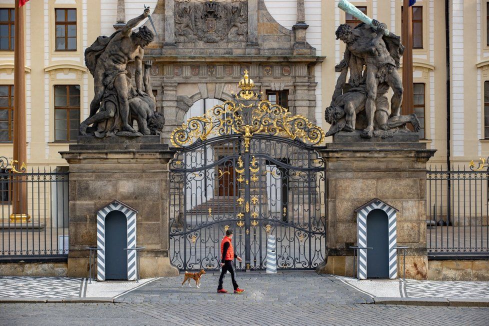 Praha se po zavedení přísnějších opatření znovu vyprázdnila, 22. října 2020.