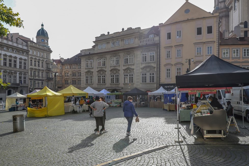 Praha se po zavedení přísnějších opatření znovu vyprázdnila (22. října 2020).