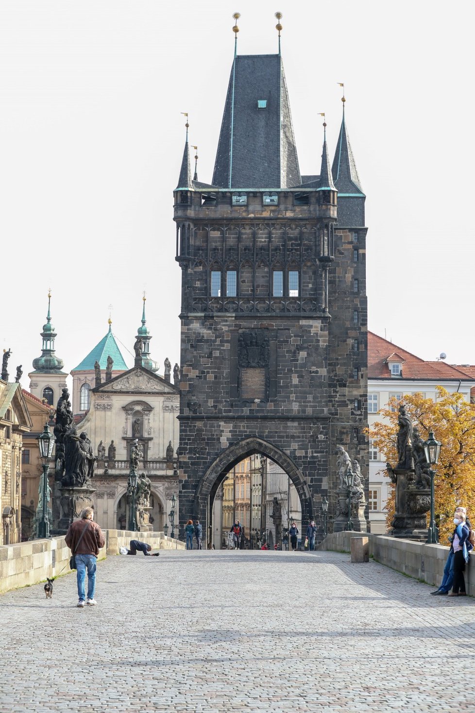 Praha se po zavedení přísnějších opatření znovu vyprázdnila, 22. října 2020.