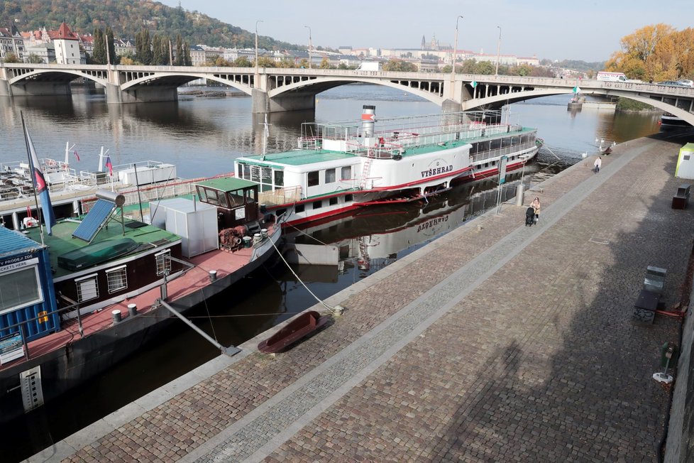 Praha se po zavedení přísnějších opatření znovu vyprázdnila, 22. října 2020.