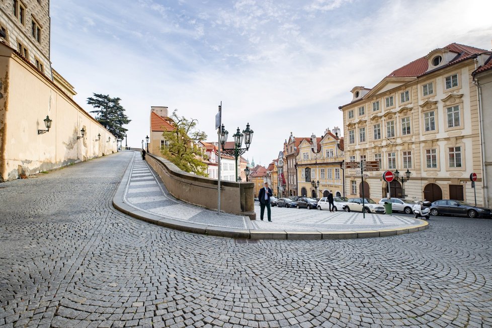 Praha se po zavedení přísnějších opatření znovu vyprázdnila (22. října 2020).