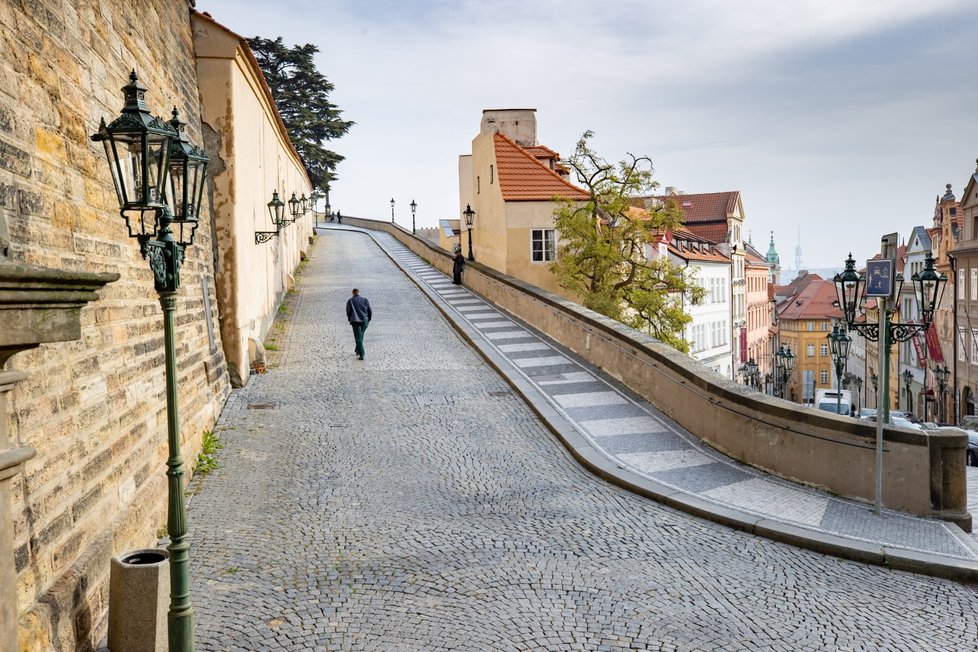 Praha se po zavedení přísnějších opatření znovu vyprázdnila, 22. října 2020.