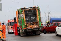 Tragédie na popelářském voze: Řidič přimáčkl kolegu ke sloupku