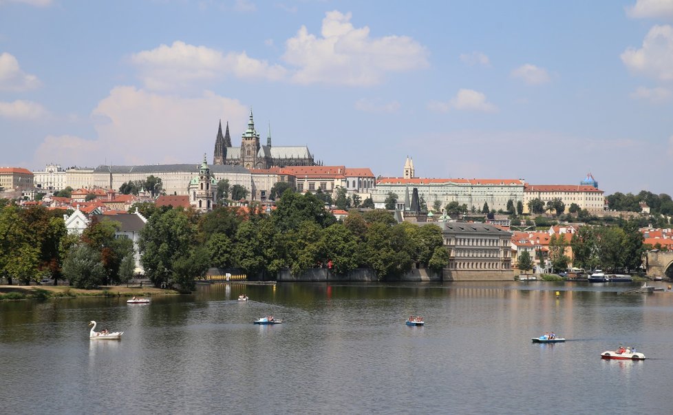 Než se stal králem, panoval Vratislav II. z Pražského hradu. Spolu s ním žila jeden rok i manželka Adléta Uherská.