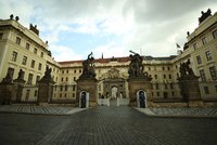 Pražský hrad jen pro vyvolené? Zda je, nebo není veřejným prostranstvím, rozhodne Nejvyšší soud