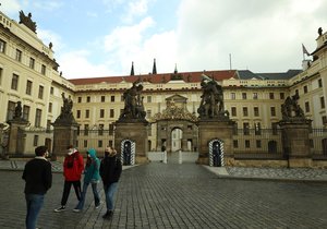 Pražský hrad přivítal po půl roce uzavření 3. května 2021 první turisty.