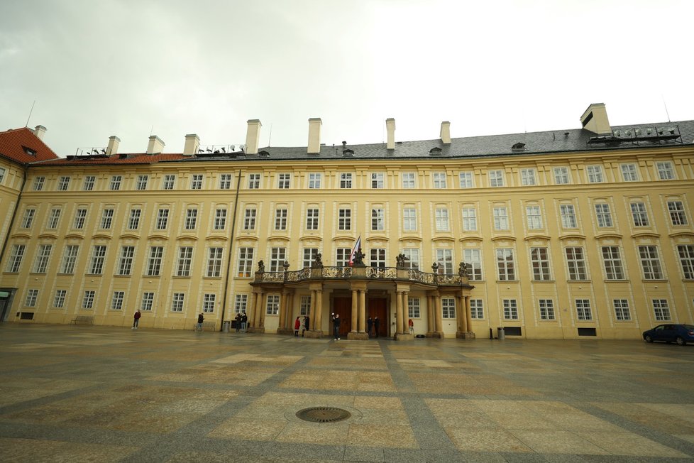 Pražský hrad přivítal po půl roce uzavření 3. května 2021 první turisty.