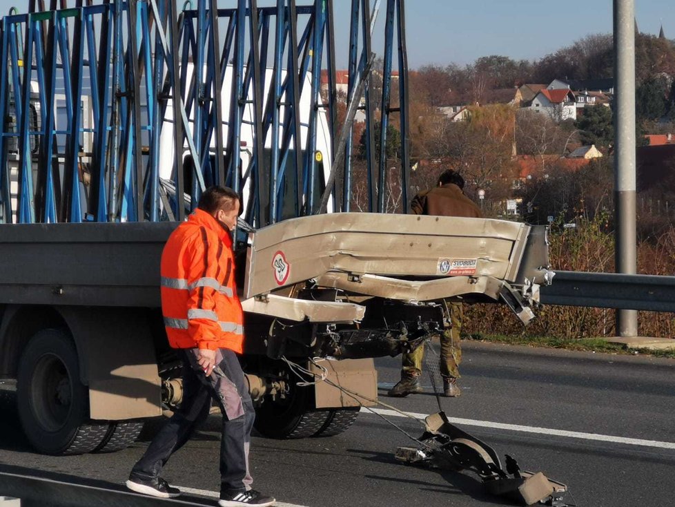 Na Pražském okruhu došlo v úterý dopoledne k dvěma dopravním nehodám, které zkomplikovaly dočasně provoz. (24. 11. 2020)