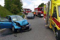 Na Pražském okruhu bourala dvě auta. Nehoda zablokovala sjezd na Ořech