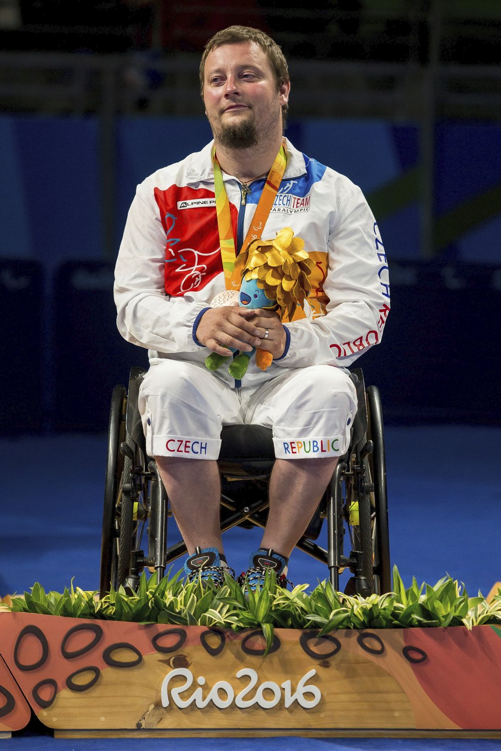 Jiří Suchánek je úspěšný paralympijský stolní tenista. Do Česka přivezl bronz z Paralympijských her v Riu a skončil třetí na mistrovství světa v roce 2018.