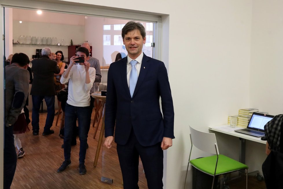 Prezidentské volby 2023: Marek Hilšer dorazil do volebního štábu s rodinou. (14. ledna 2023)