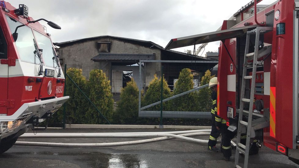 Na příbramsku shořela průmyslová budova, a vině je zřejmě žhář.