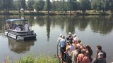 O nový pražský přívoz je nečekaný zájem. Lidé se do něj ani nevejdou