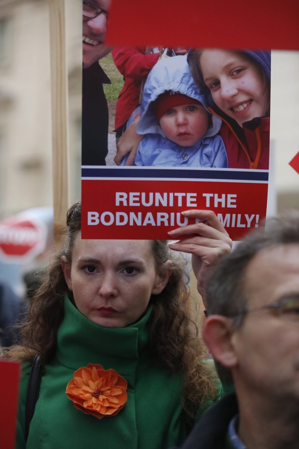 Pražský protest proti norské sociálce Barnevernet (16. 1. 2016): Odebrané děti rodiny Bodnariů na snímku