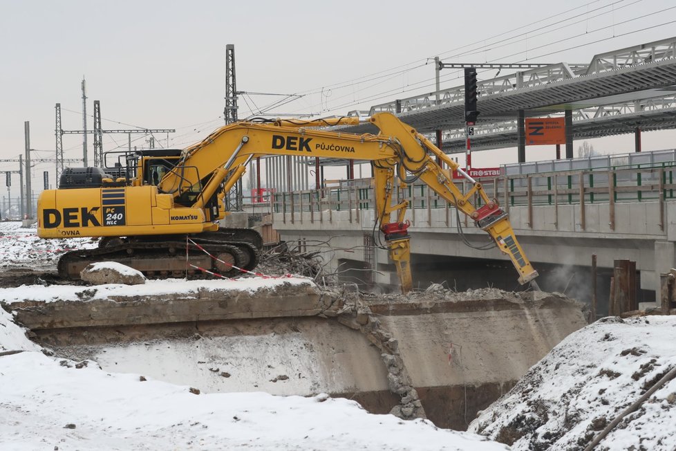 Podjezd pod viaduktem mezi Zahradním Městem a Strašnicemi (18. ledna 2021)