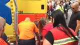 V průvodu Prague Pride spadl z jednoho vozu muž (45): Se zraněním skončil v nemocnici
