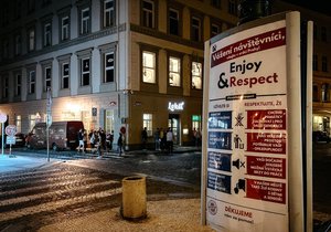 Radnice&nbsp;Prahy&nbsp;1 nabádá v reklamní kampani turisty, aby respektovali soukromí a klid obyvatel první městské části.