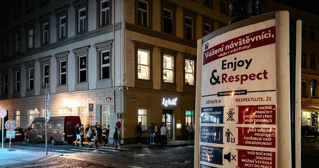 Radnice&nbsp;Prahy&nbsp;1 nabádá v reklamní kampani turisty, aby respektovali soukromí a klid obyvatel první městské části.