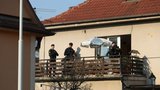 Muž (57) se v Radotíně zřítil z okna, je ve vážném stavu! Jeho známého policisté omezili na osobní svobodě