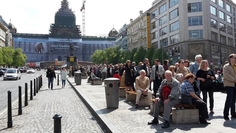 Fronta na vyšetření mateřských znamének se tvořila dnes už od brzkého rána.