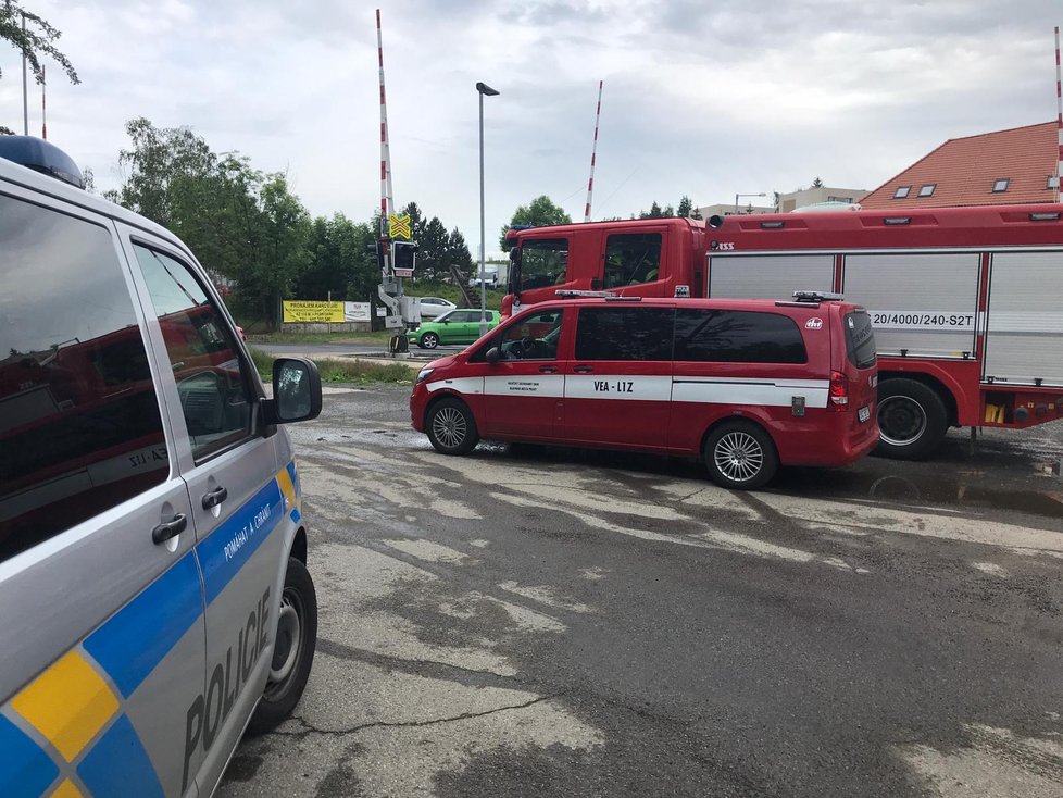 V pražských Řeporyjích byla nalezena podezřelá obálka. Její obsah přijeli prověřit hasiči z chemické jednotky.