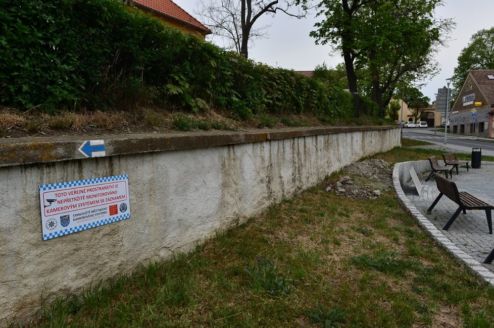 Ve čtvrtek 30. dubna byla v Řeporyjích položená pamětní deska za vlasovce a vztyčen pomník od neznámého umělce.