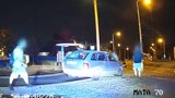 Řidič (36) vjel do hromady kamenů v Řepích a střílel je kolem, nadýchal 3,6 promile