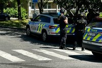 Poprask v Řepích: Někdo rozstřílel ciferník pouličních hodin! Policie hledá pachatele