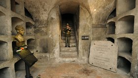 Památník heydrichiády možná převezmou vojenští historici. Praha čeká na vnitro