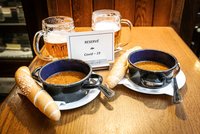 Šotek u Blatného: Omylem zakázali restauracím podávat hostům všechny nápoje, opozice žasne