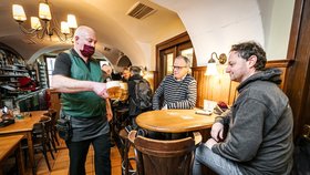 Znovuotevření pražské Restaurace u Pinkasů, 3. prosince 2012.