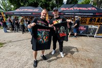 Nátřesk v Letňanech: Stovky fanoušků Iron Maiden zaplavily metro! Přijdou jich desetitisíce
