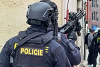 Učitel nahlásil střelbu ve škole: Chtěl vyzkoušet reakci policie, ta případ odložila!