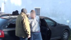 Rokycanští policisté zadrželi muže, který v pražské tramvaji bodl cestujícího.