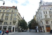 Švindlíř za úplatek nabízel pronájem prostor Prahy 1: Měl falešná lejstra s razítky, chytla ho policie