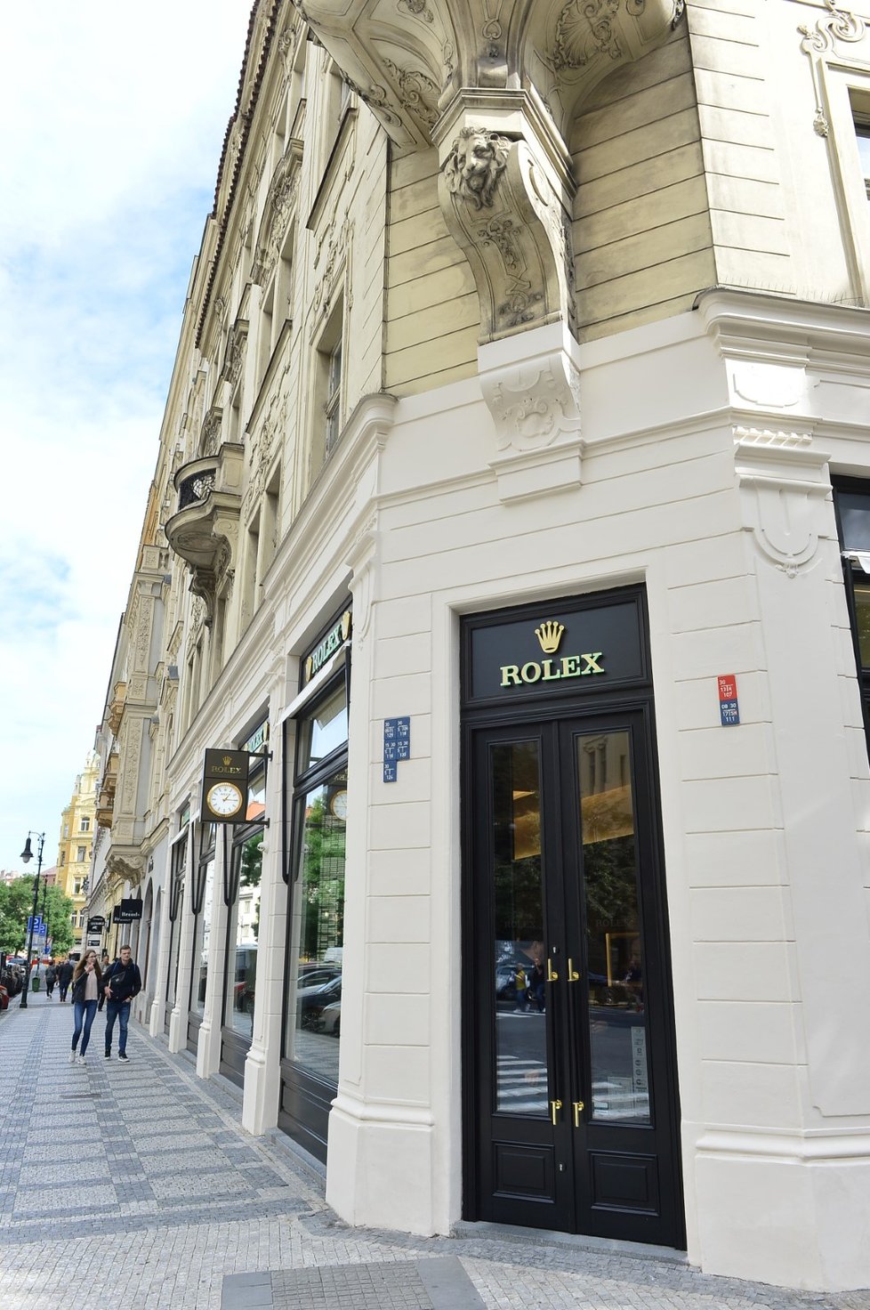 Rolex platí nájem nyní zhruba 9 milionů korun ročně.