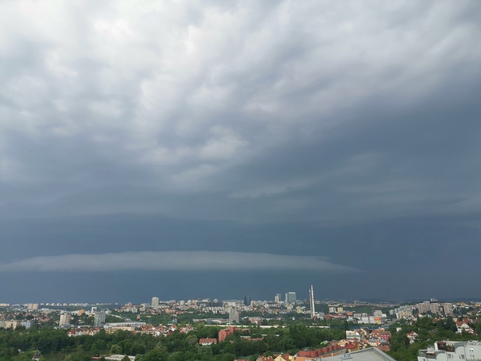 Roll Cloud nad Prahou. (20. června 2022)