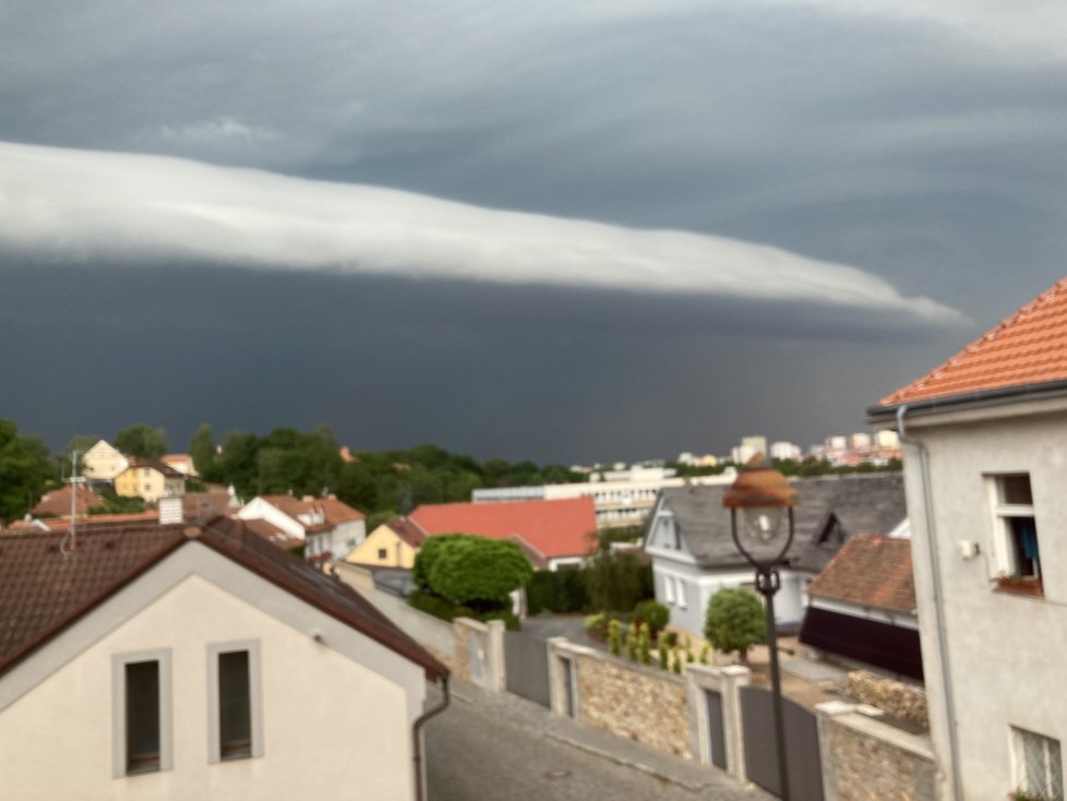 Roll cloud nad Prahou (20. června 2022)