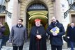 Kardinál Dominik Duka pokřtil 22. prosince na pražském Hradčanském náměstí nové sanitní vozy Zdravotnické záchranné služby  Prahy.