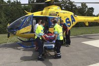 V Teplicích vypadlo dítě z okna: Na místě zasahoval vrtulník