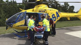 Zdravotníci zasahovali o prázdninovém víkendu u mnoha případů. Několikrát musel pro zraněné letět i vrtulník.
