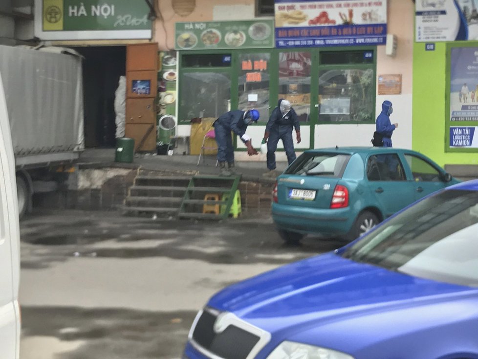 Policejní zásah ve varně drog v pražské tržnici Sapa.