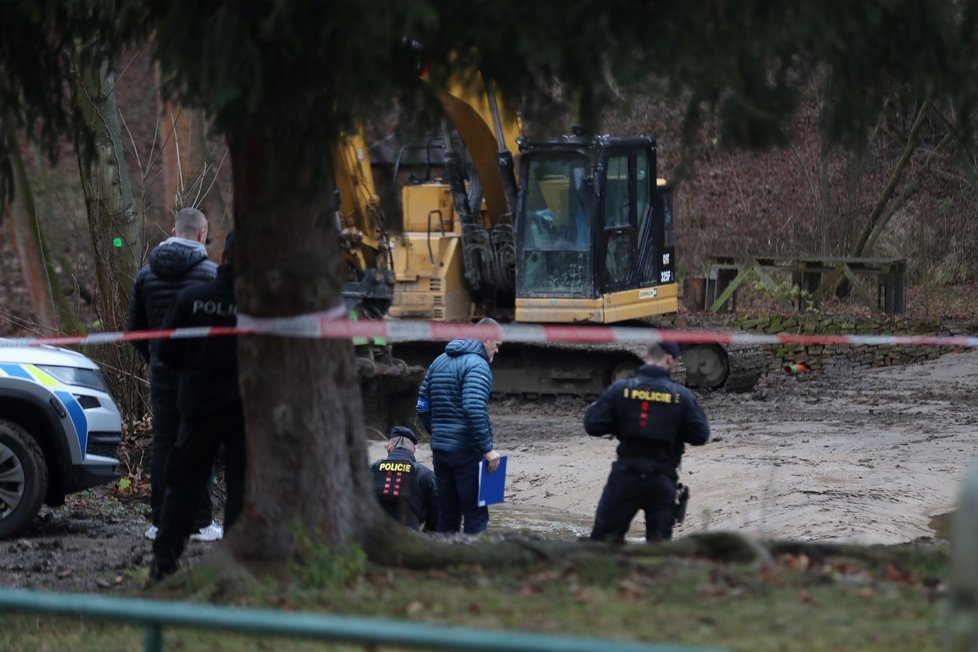 Mrtvého muže našli 14. prosince 2021 v Šáreckém potoce.