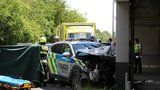 Sešrotované policejní auto! Muži zákona se na Zličíně srazili s osobákem, čtyři zranění