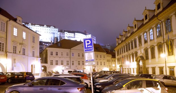 Praha 6 zdraží v Dejvicích a v Bubenči parkování návštěvám. (ilustrační foto)