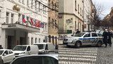 Smrt v pražském hotelu: Hosta našli zastřeleného ve vaně! Ležel tam dopis