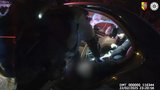 Dva zachráněné životy! Policisté pomohli muži, který se otrávil, i ženě na Karlově mostě